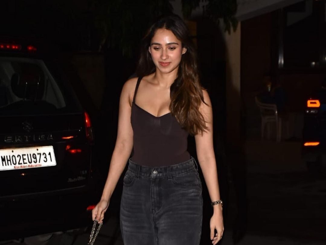 Pashmina Roshan Biography