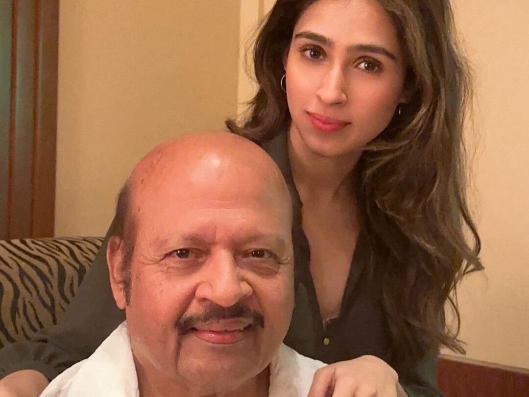 Pashmina Roshan Father