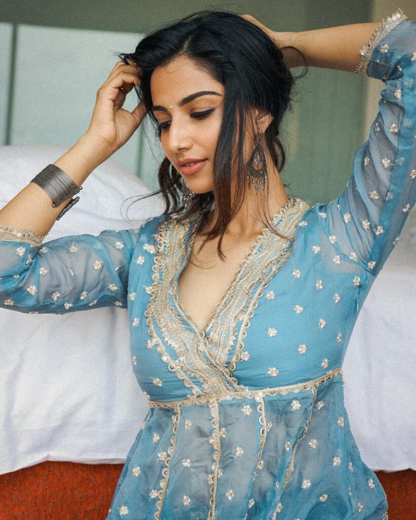 Meenaakshi Chaudhary Bio